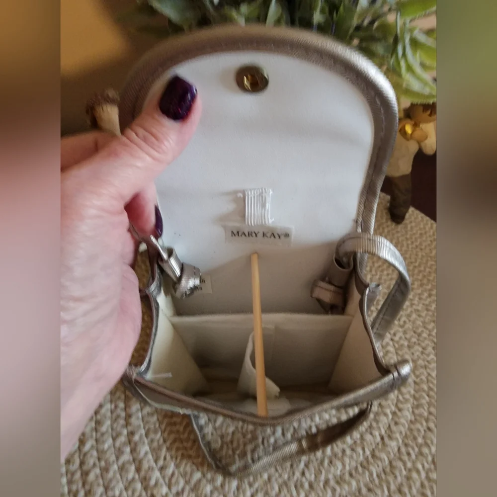 Y2K ~ Mary Kay Gold Cosmetic Bag